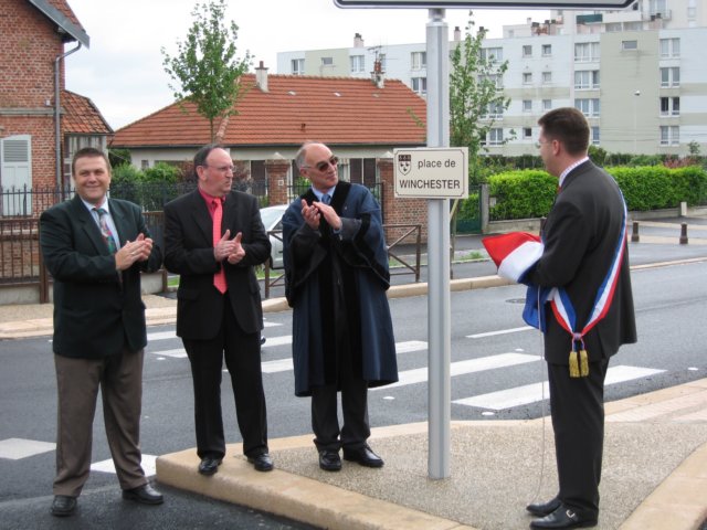 laontwinningmay2006011.jpg